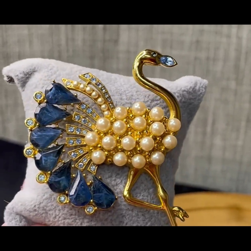VTG RARE 1928 Elegant Gold and Blue Peacock Brooch - Picture 4 of 16